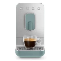 Smeg Basic Volautomatische Espressomachine Emerald Green 3 Smeg Basic Volautomatische Espressomachine Emerald Green -Thee En Koffie Winkel bcc01egmeu 9
