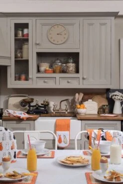 Ulster Weavers Cats In Waiting Theemuts Katoen Oranje -Thee En Koffie Winkel lifestyle ncaw 0023 1 4